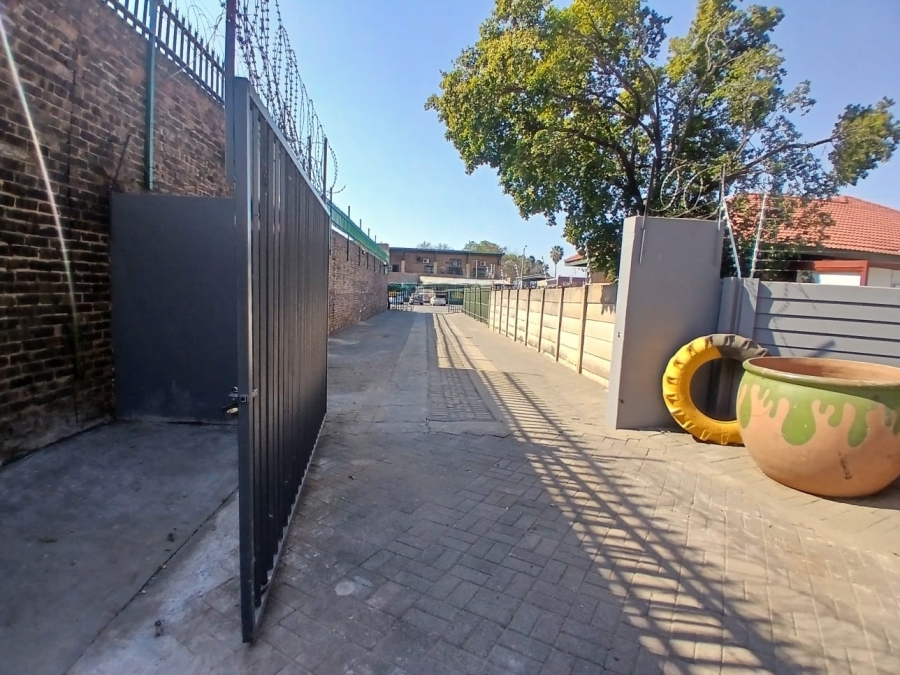 To Let Commercial Property for Rent in Rustenburg Central North West